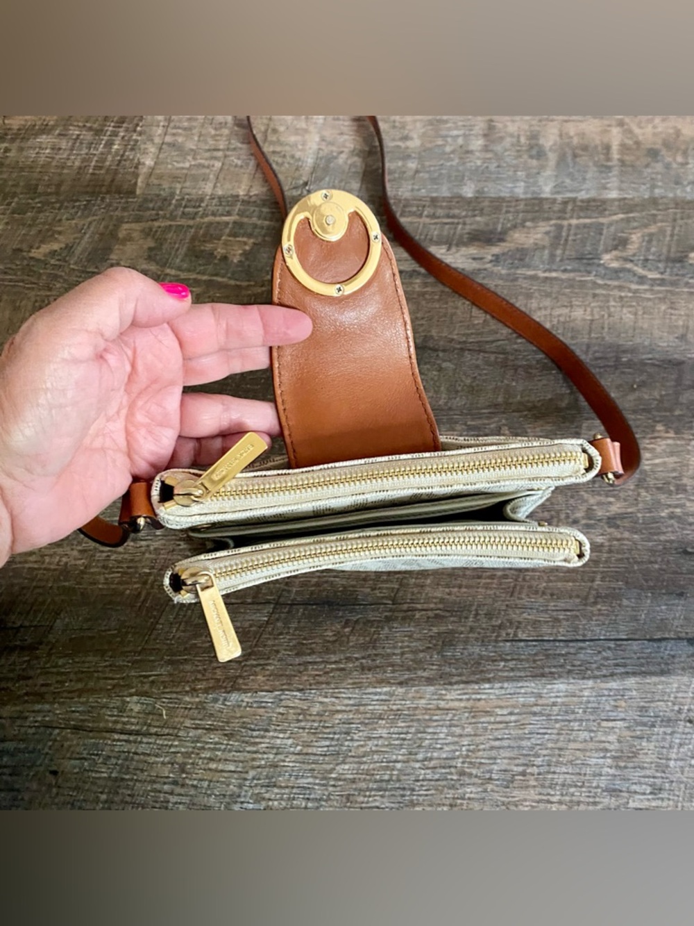 Michael Kors Vanilla/Brown Leather Signature Fulton Monogram Crossbody bag - Picture 2 of 12